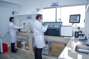 Nuestro laboratorio funciona las 24 horas del día, los 365 días del año para ofrecerle análisis clínicos y microbiología con control de calidad en PACAL.
